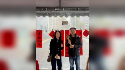 林口警反詐宣導 書法家揮毫金馬獎座加持!馬年添好運