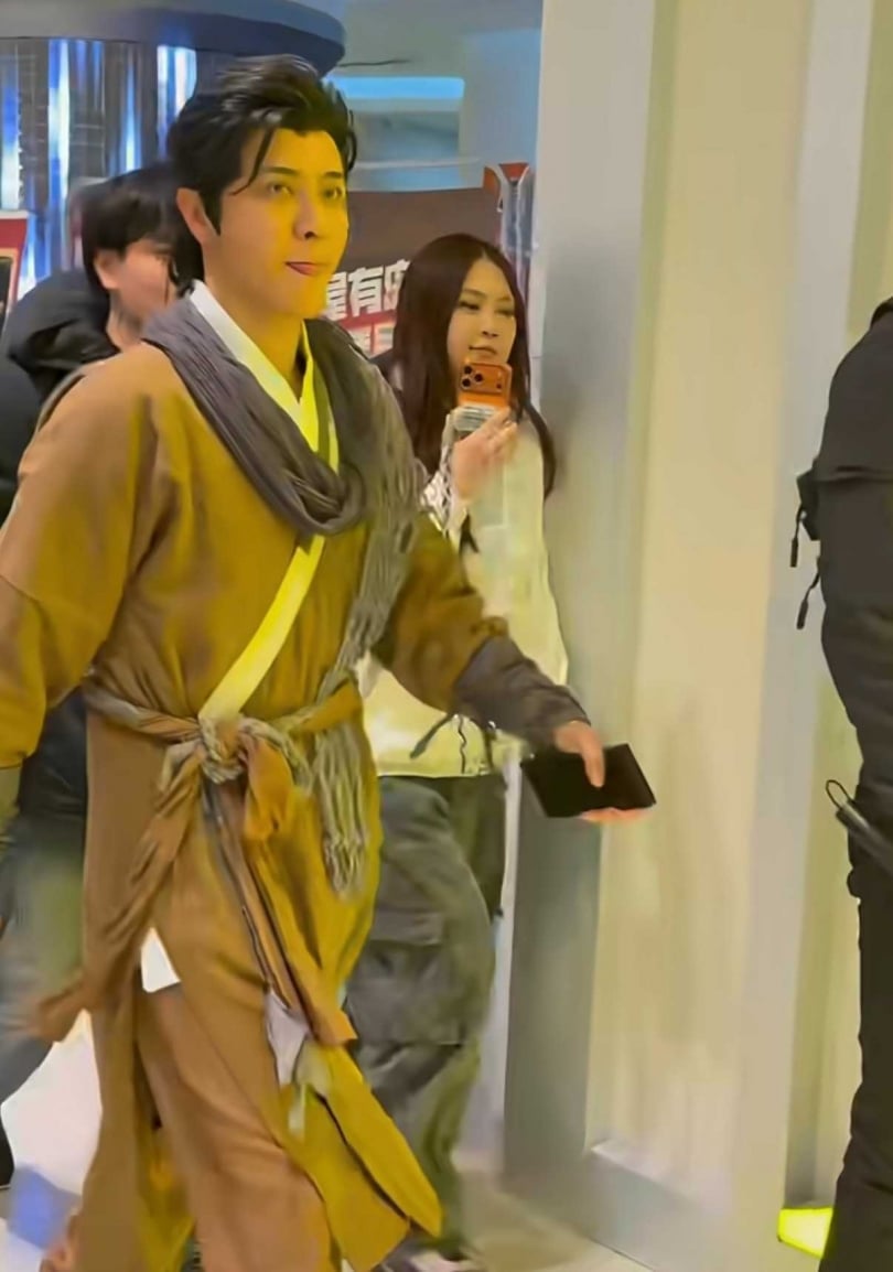 此趟上海之行，羅志祥被目擊身穿古裝，疑似拍攝遊戲代言。（圖／翻攝自小紅書）