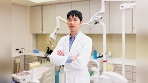 【有影】假牙也要下班休息！醫師教你3步驟遠離口臭與變形風險