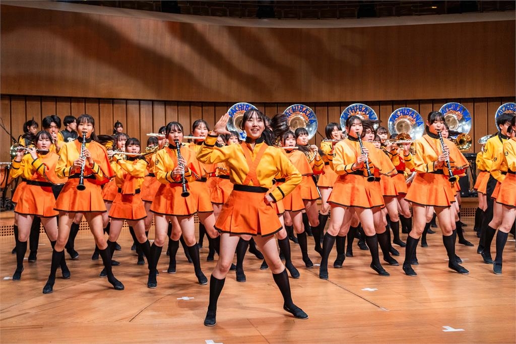 徐懷鈺攜手「橘色惡魔」登《WE ARE》!FLOW合體冰球樂團飆唱「火影」神曲