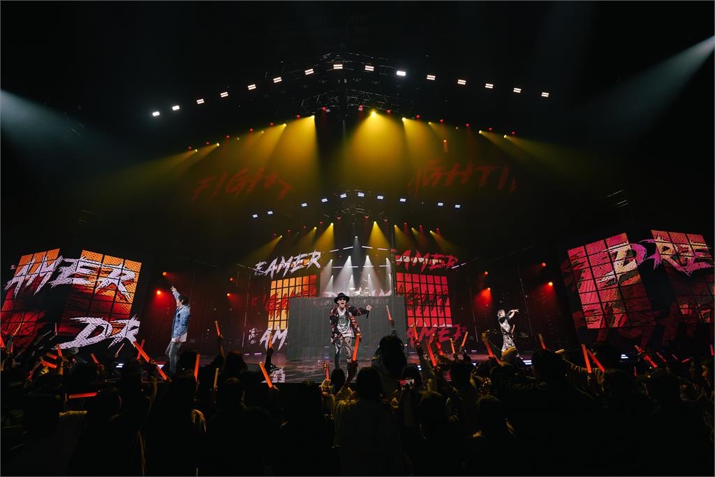 徐懷鈺攜手「橘色惡魔」登《WE ARE》!FLOW合體冰球樂團飆唱「火影」神曲