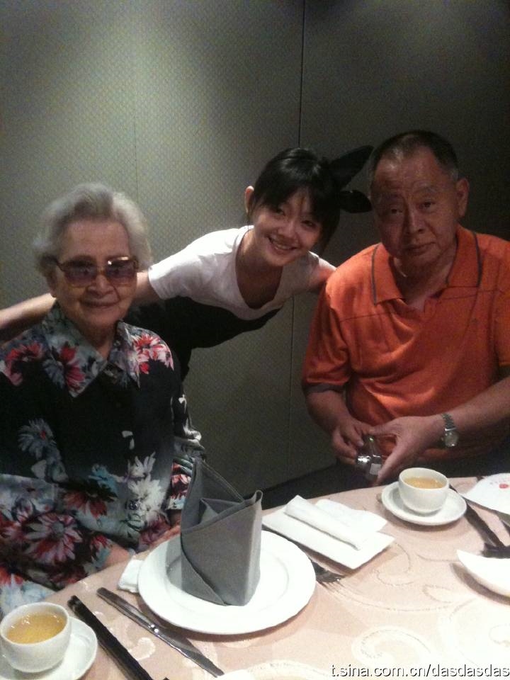 大S雕像被嫌「不像本尊」？網挖「少女時期舊照」秒打臉…刺青細節完美復刻