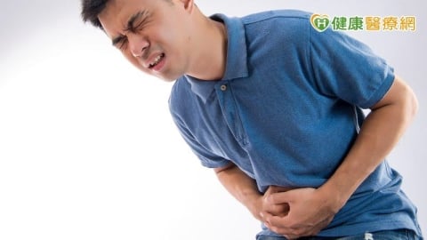 糞便潛血陽性後突發劇痛 52歲男大腸癌腫瘤侵蝕腸壁險奪命