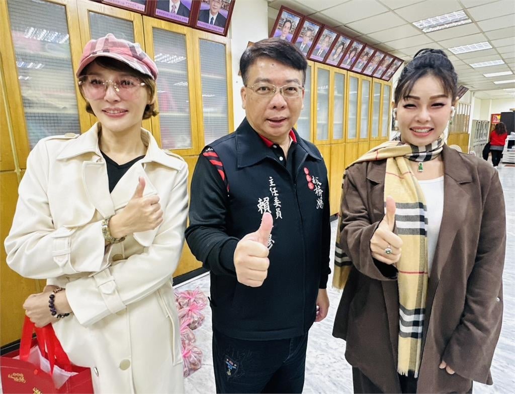 《豆腐媽媽》演員現身板橋！胡鴻達、李沛綾攜手阮氏翠恆助弱勢　感性發聲：愛要及時