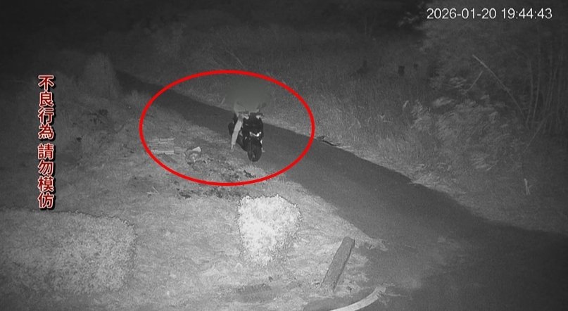 民眾夜奔墓仔埔旁空地亂丟垃圾　清潔隊：勸不聽就開罰