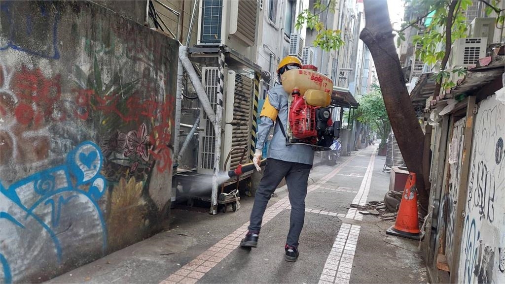 才爆漢他病毒死亡個案! 北市大安巷弄驚見"米奇"群聚