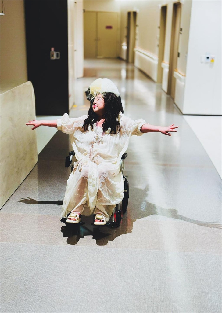 67歲陳文茜抗癌赴台大醫「坐輪椅當飛鳥」！她親揭驚人現況：歲月易逝