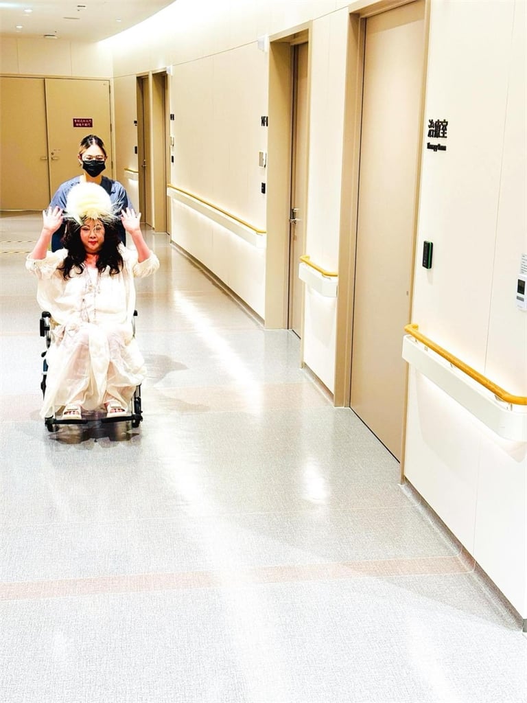 67歲陳文茜抗癌赴台大醫「坐輪椅當飛鳥」！她親揭驚人現況：歲月易逝