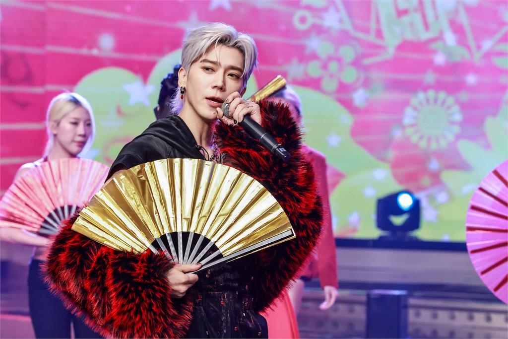 《民視第一發發發》陳美鳳公益結緣畢書盡！大讚偶像「巨星風采」拜託導播多拍他