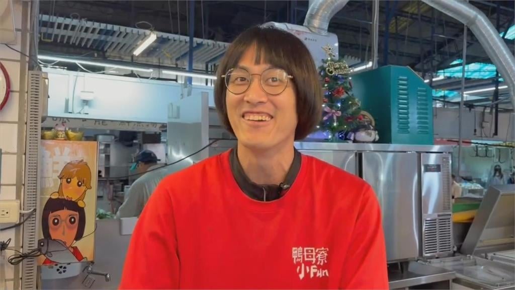 英文彆腳熱情不減！　賣魚哥招待外國客影片爆紅