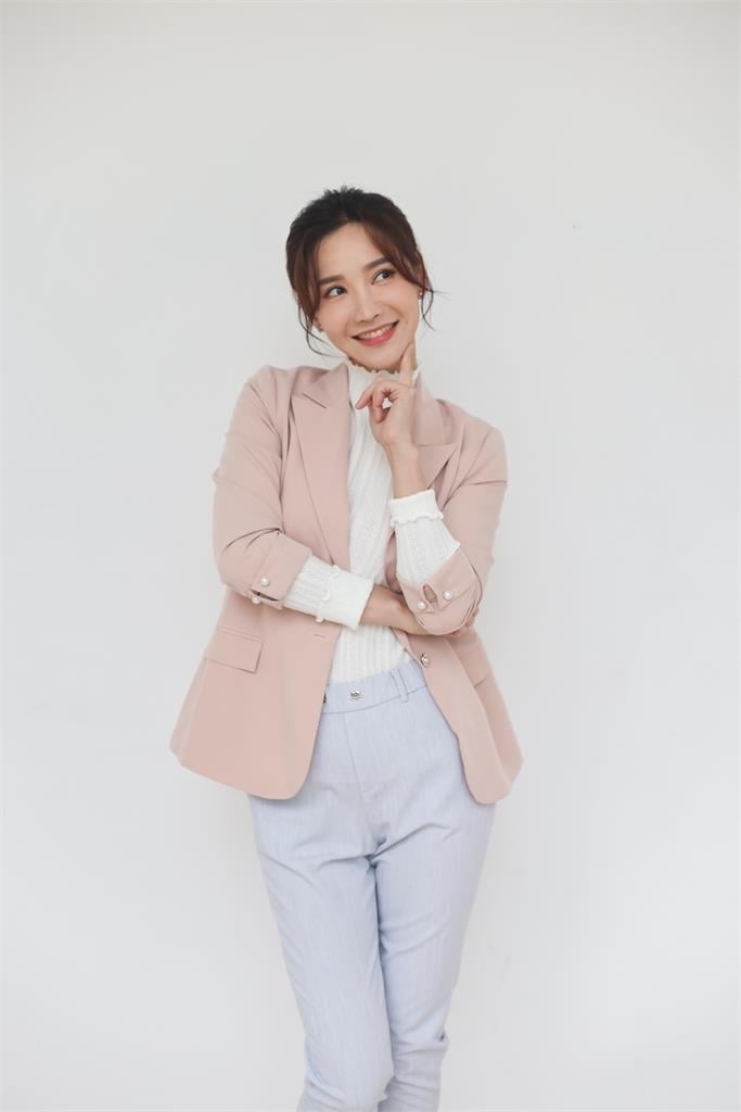 豪砸 6 位數治裝！徐千京進組《豆腐媽媽》 驚見「魔鬼導演」馮凱變暖男？