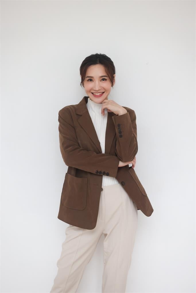 豪砸 6 位數治裝！徐千京進組《豆腐媽媽》 驚見「魔鬼導演」馮凱變暖男？