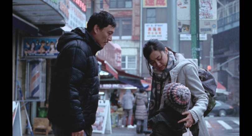 陳法拉（右）與飾演張震久別重逢的妻子。（圖／甲上提供）