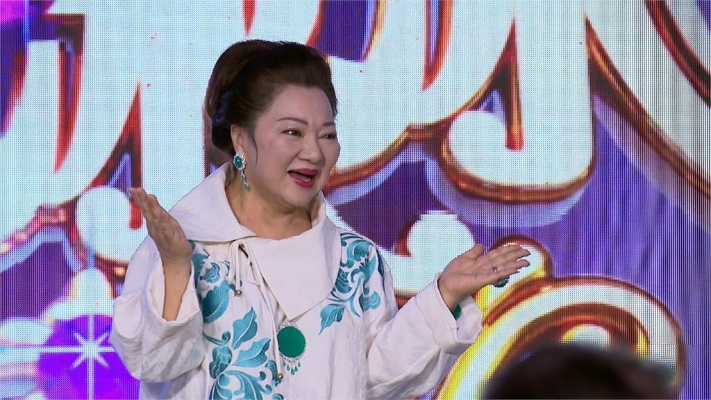 白冰冰尾牙豪發百萬紅包　董至成睽違20多年成唱跳歌手