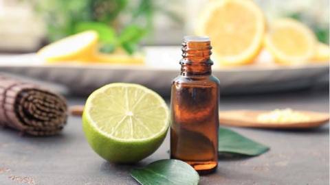 這 8 種精油白天使用須留意?專家解析精油「光敏性」與使用風險