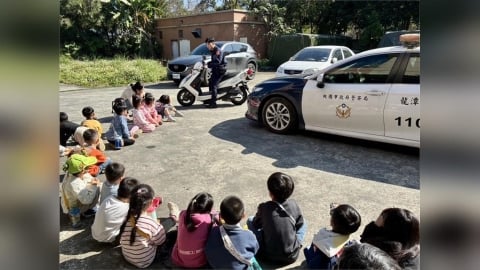 龍潭警喜迎最萌訪客 幼兒園學童認識警察工作