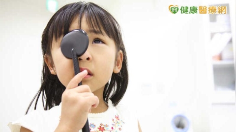 星二代單眼弱視合併「高度屈光不正」 醫:3到4歲眼科檢查是關鍵