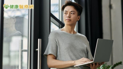 「做自己、專注此刻」真的正確嗎？專家：反而容易做出錯誤決策