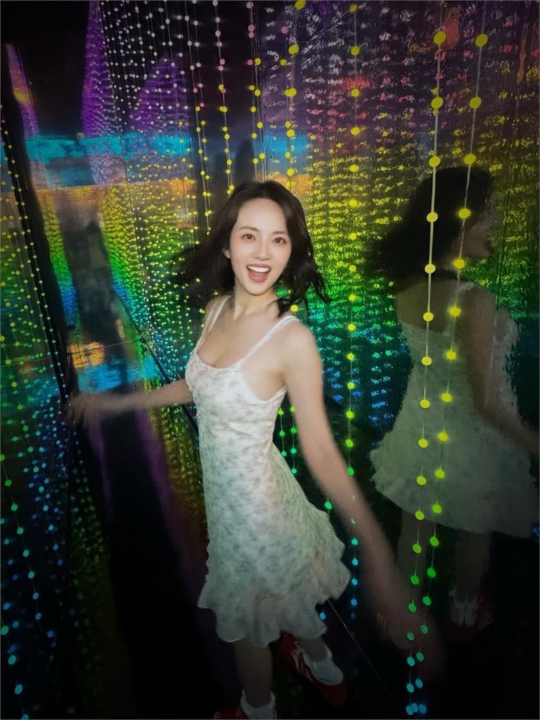 阿諾大方認隆乳喊「升級後常被...」　笑稱桃花旺到「動心對象很多」