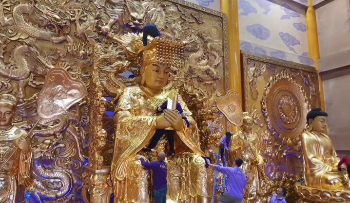 金光閃閃迎新年！　幫「神明洗澎澎」　台中天公廟、樂成宮媽祖廟總動員