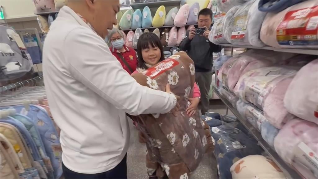 「苗栗家扶」封館採購為童添新衣 女童「讓額度」替阿公禦寒