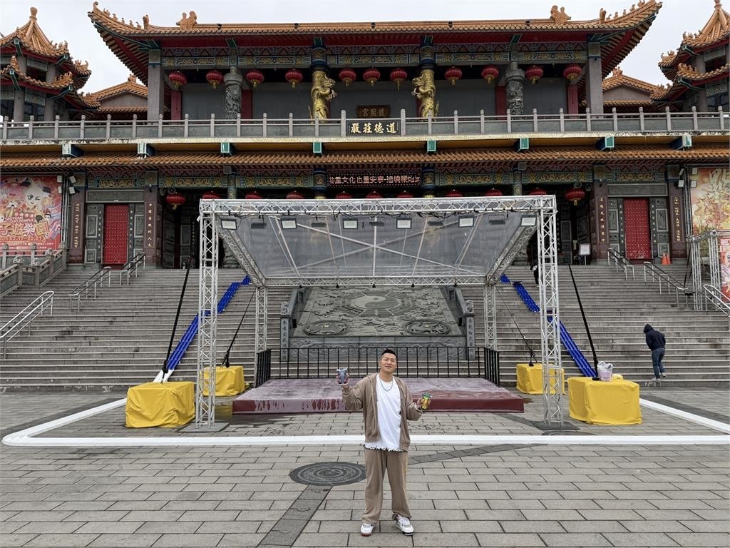 草爺挑戰台灣首次！神行盃5千米四驅車軌道鋪進護國宮廟埕