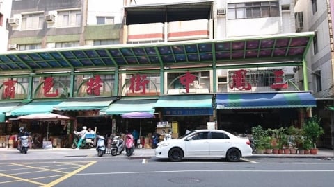 高雄年貨大街驚傳「1克1元」高價糖果　百萬網紅傻眼：比進口牛肉還貴？