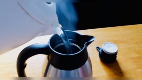 飲用水也有塑膠微粒！　醫教簡單1招降低近9成危害