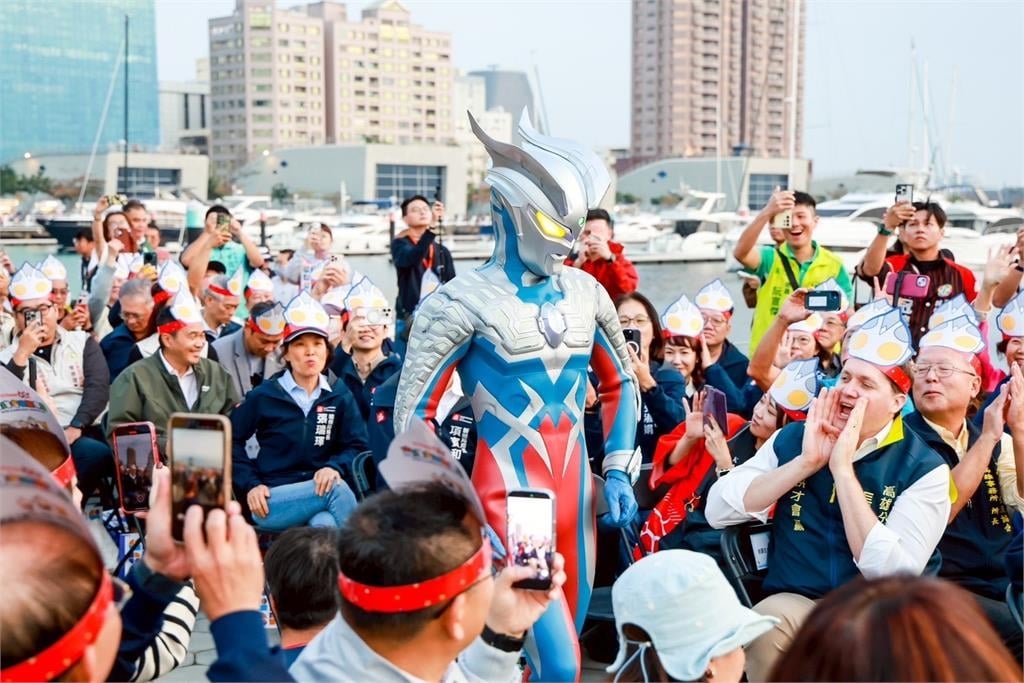 快新聞／陳其邁全力打造！超人力霸王降臨愛河灣　高雄冬日遊樂園盛大登場