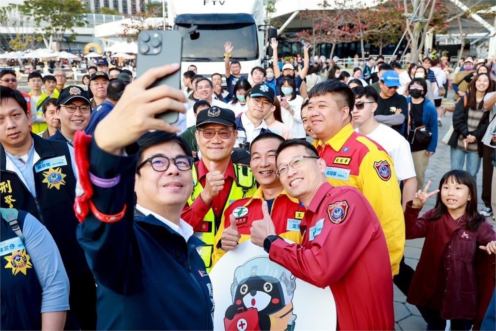 快新聞／陳其邁全力打造！超人力霸王降臨愛河灣　高雄冬日遊樂園盛大登場