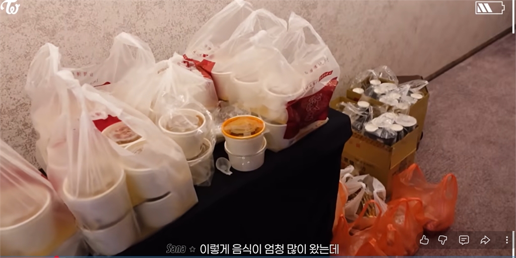 子瑜媽「行動夜市」曝！TWICE團員大驚：食物多到塞爆飯店走廊