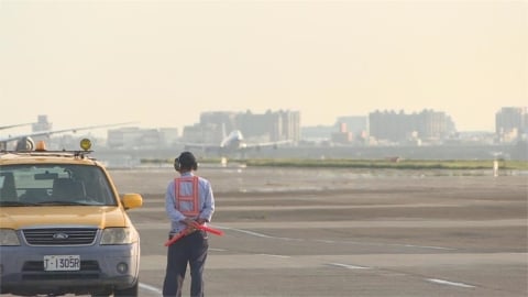 最新／桃園機場驚傳「客機輪子脫落」　跑道暫時關閉