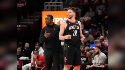 NBA(影)／火箭明星中鋒怒罵女裁判「婊子」惹風波！今表示已道過歉希望能平息