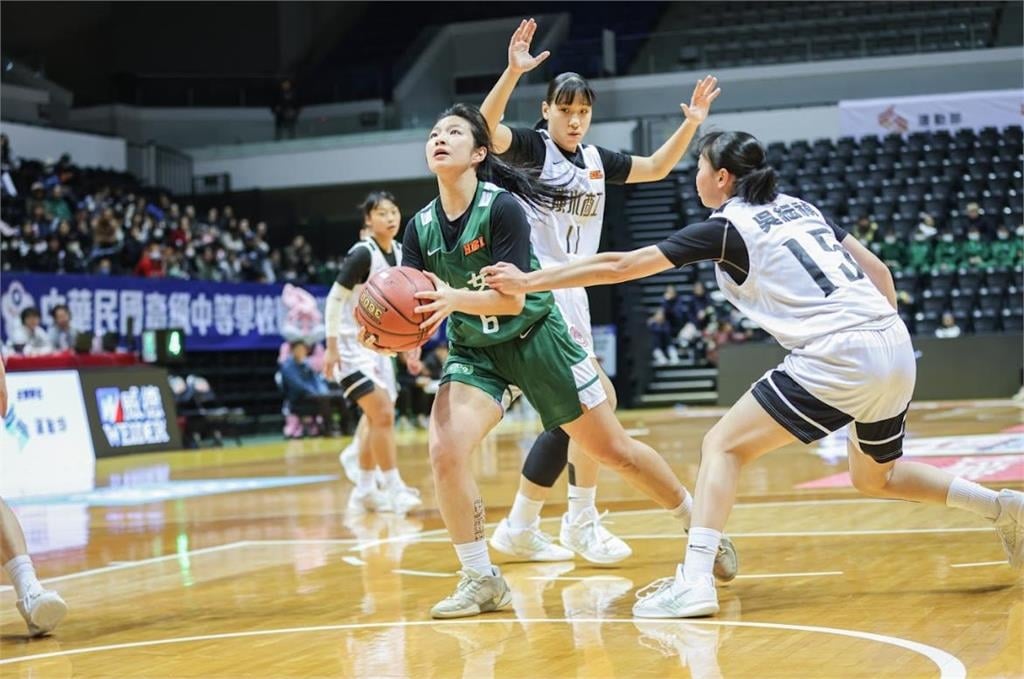 HBL(影)／衛冕軍北一女猛抄球！全場32次抄垮淡水工商奪4連勝仍未嘗敗績