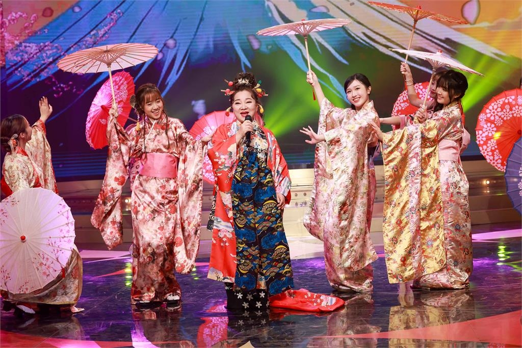 「TW ICE 台灣冰周子瑜」來啦！白冰冰笑說平常叫人家扭除夕夜要扭給大家看