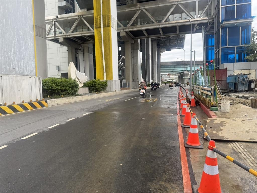 快新聞／新莊挖破自來水管「已完成修復」　侯友宜：市府不眠不休積極搶修