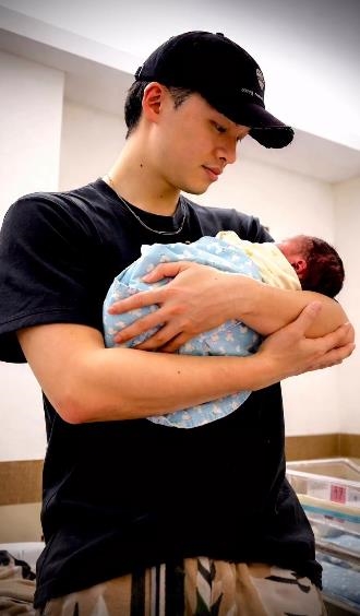 快訊／若綺順產女兒！楊昇達曬抱娃照「喊1句」畫面曝