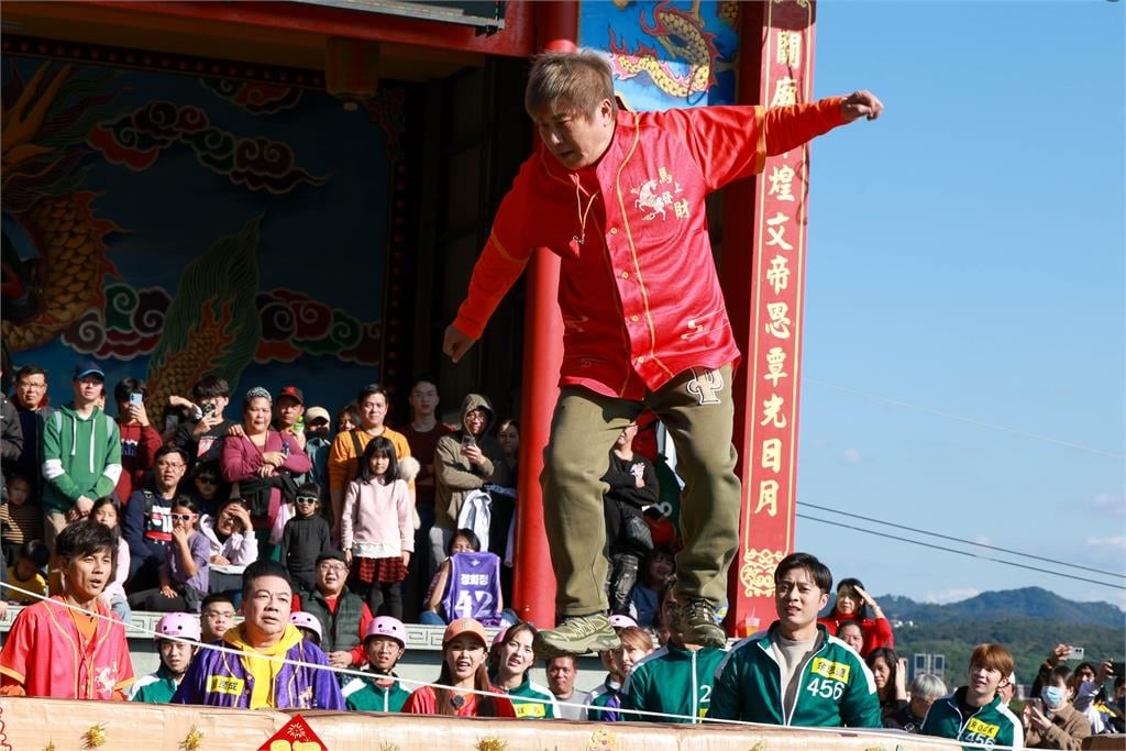 綜藝天王胡瓜除夕夜獨家在民視！準備10萬元鉑金包大贈獎給鄉親