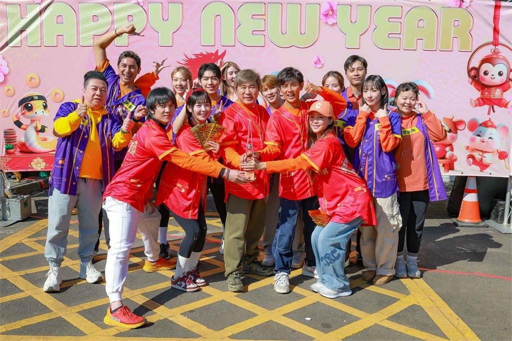 綜藝天王胡瓜除夕夜獨家在民視！準備10萬元鉑金包大贈獎給鄉親