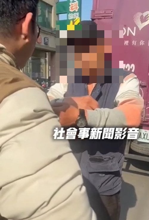 彰化「檢舉魔人」被民眾認出包圍！怒轟「整條路都你舉發」警方出手結局曝