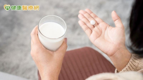 抗生素不能配牛奶吃？要間隔多久？食藥署解答常見用藥迷思