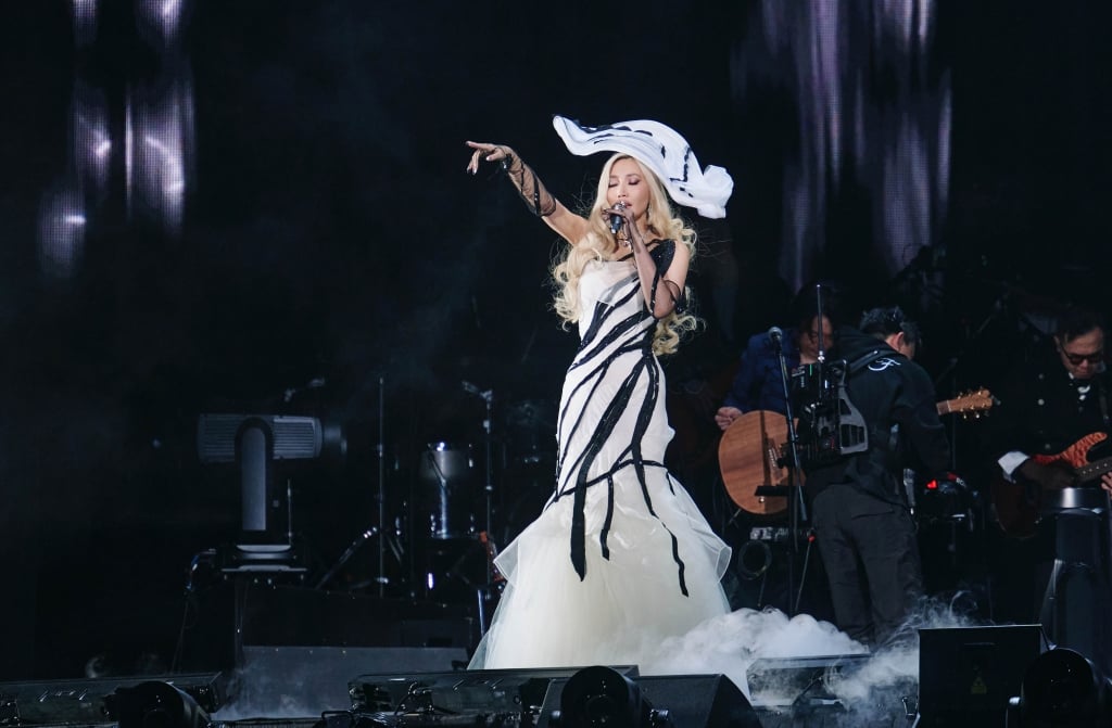 A-Lin 開唱金句又連發！當萬人面前「大膽撩裙」過程曝光 笑喊：要加錢