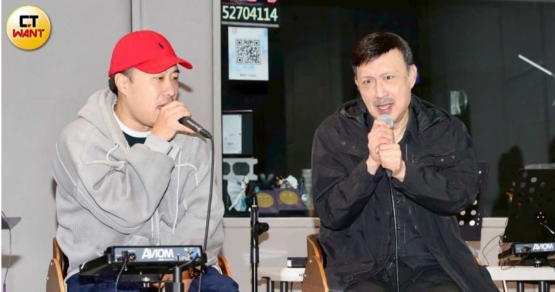 余天（右）出席《鑽石舞台之夜》演唱會練團，透露和太太李亞萍分房睡。（圖／方萬民攝）