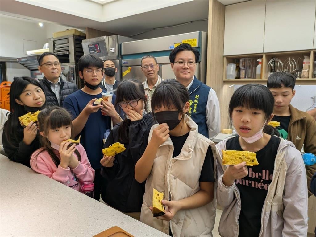 南市府攜手民間傳遞溫暖　弱勢兒少品嘗世界冠軍麵包