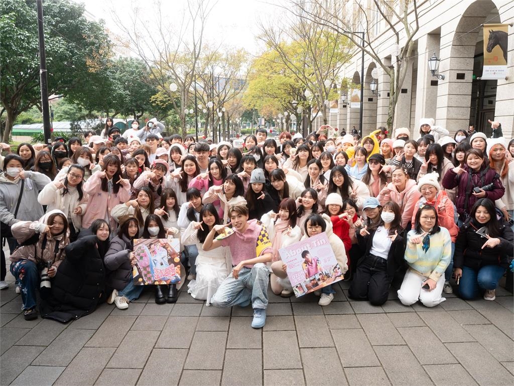 快新聞／超敬業！黃文廷「上吐下瀉」帶病熱跳〈黏踢踢〉　寵粉戀愛感爆表