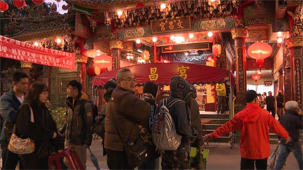 楊登嵙揭秘：龍山寺光明燈排隊擠爆，1個時間點千萬別錯過！