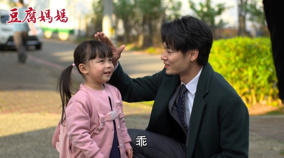 黃尚禾《豆腐媽媽》演活怪咖律師 ！戲外反差萌變身「陪玩保姆」逗樂小童星