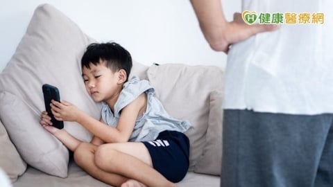 如何在數位時代守護兒少心理健康？專家揭「限制3C使用」已不足