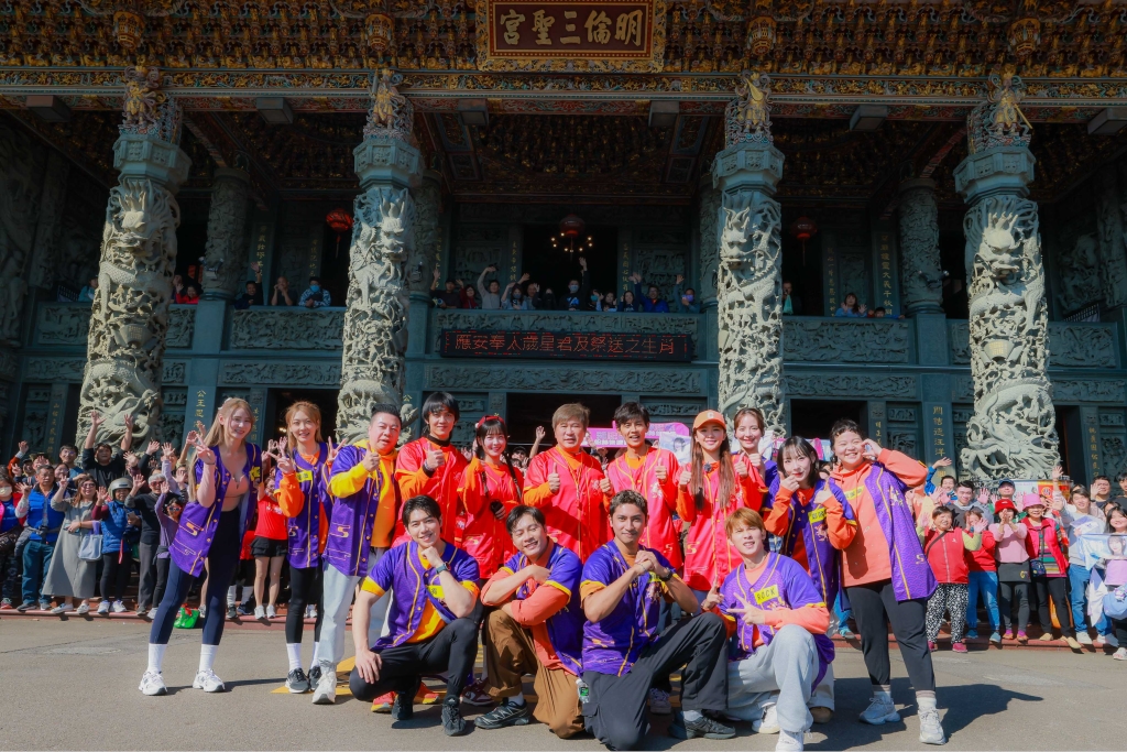 《豆腐媽媽》宮美樂錄影「跳上背」害人慘摔！2大咖被壓在地全場受驚