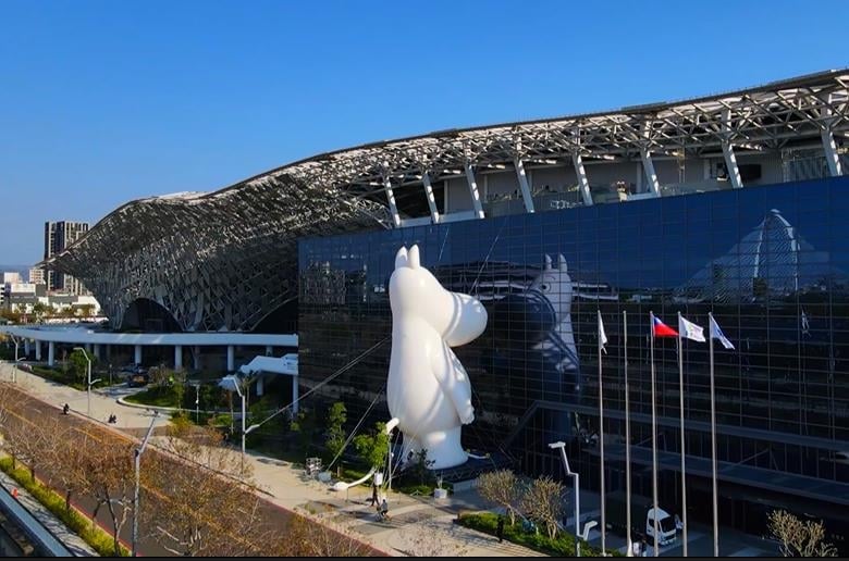 圓潤白屁屁非起司!中台灣燈會將登場 4樓高「照鏡姆明」俏皮現身台中